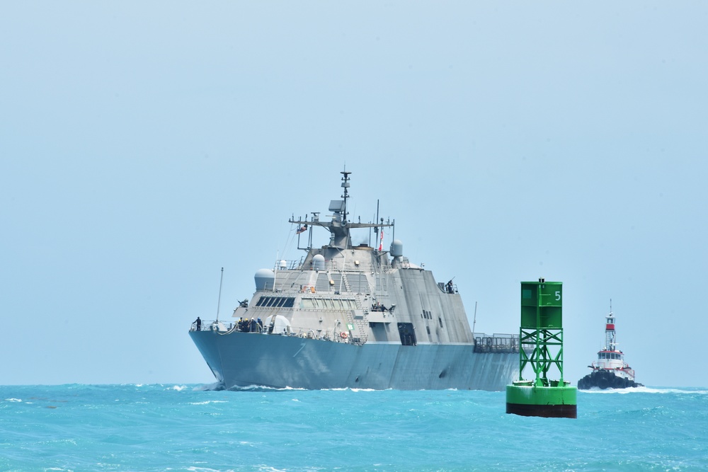 USS Detroit (LCS 7) pulls into NAS Key West