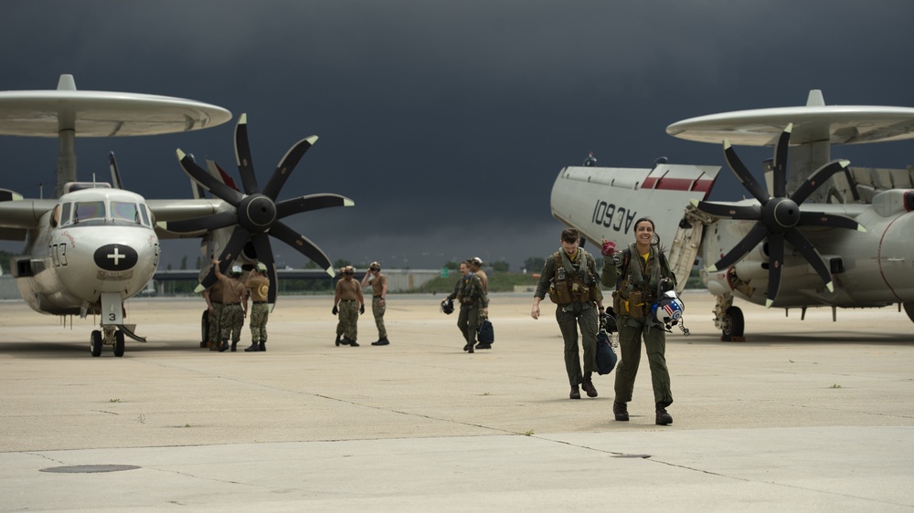 VRC-40 and VAW-123 Return to Norfolk