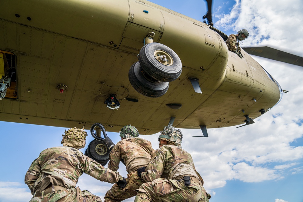12th CAB &amp; 173rd soldiers train sling loads and air assaults for Saber Junction 20