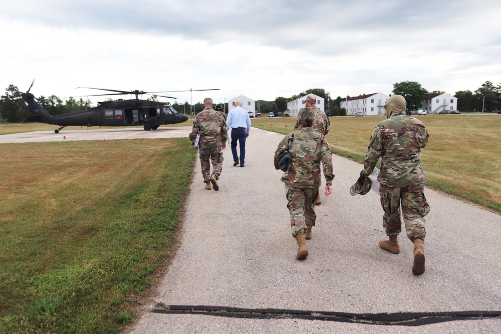 Army leaders participate in familiarization overflight at Fort McCoy