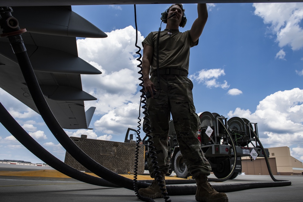 Aircraft fuel-up