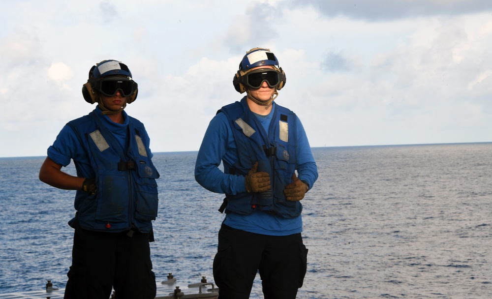 USS PHILLIPPINE SEA (CG 58) UNDERWAY EXERCISE