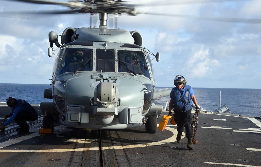 USS PHILLIPPINE SEA (CG 58) UNDERWAY FLIGHT OPS