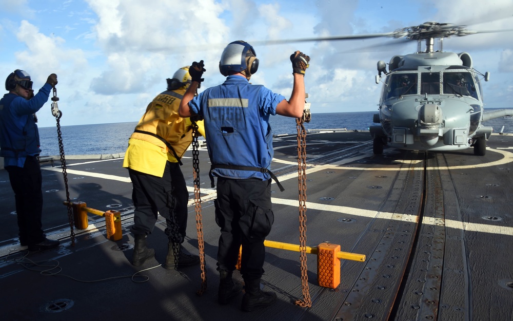 USS PHILLIPPINE SEA (CG 58) UNDERWAY FLIGHT OPS