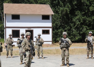 Soldiers conduct Situation Training Exercise