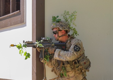 Soldiers conduct Situational Training Exercise