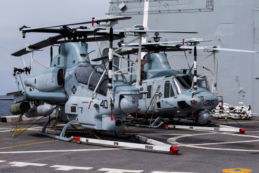 15th MEU Marines conduct flight operations aboard USS Somerset