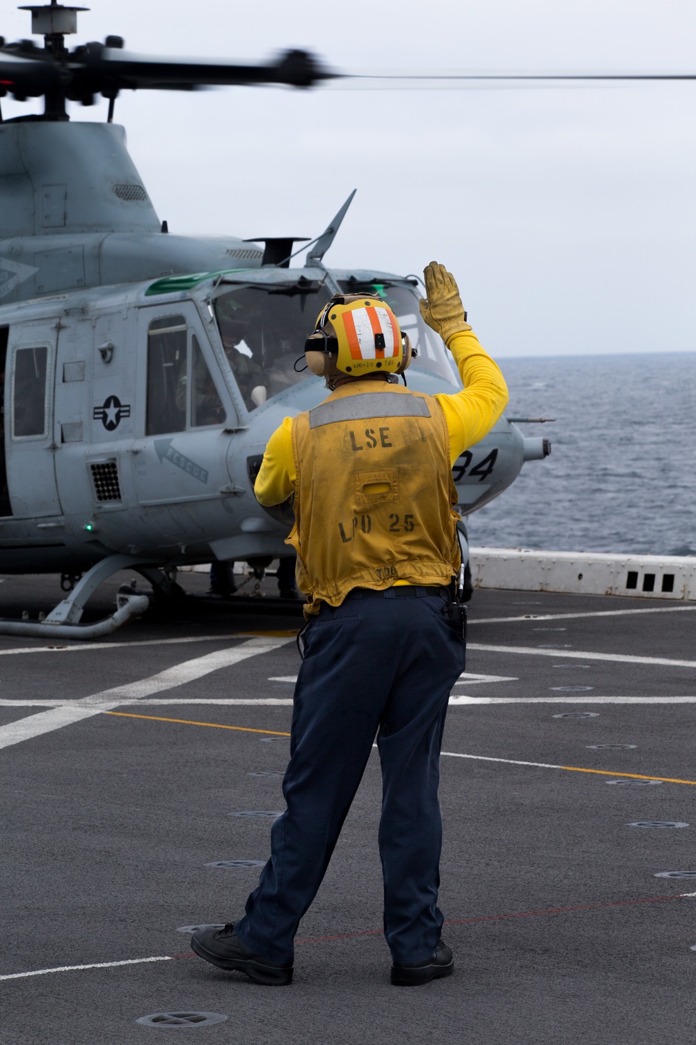 15th MEU Marines conduct flight operations aboard USS Somerset