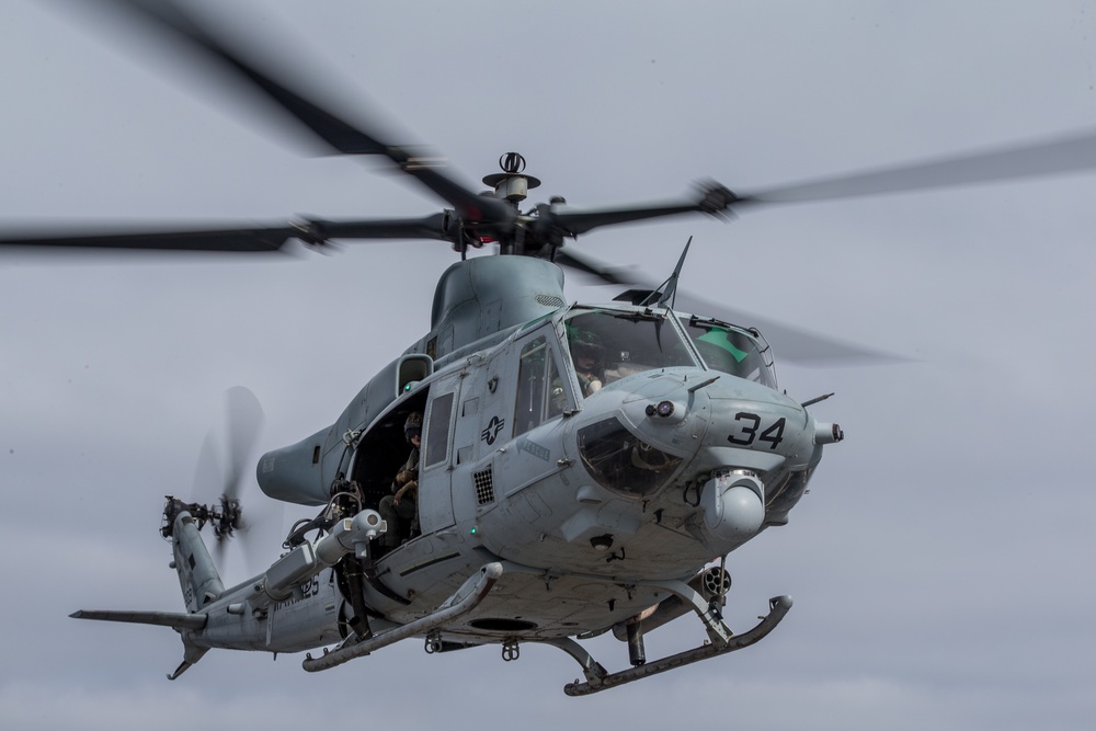 15th MEU Marines conduct flight operations aboard USS Somerset