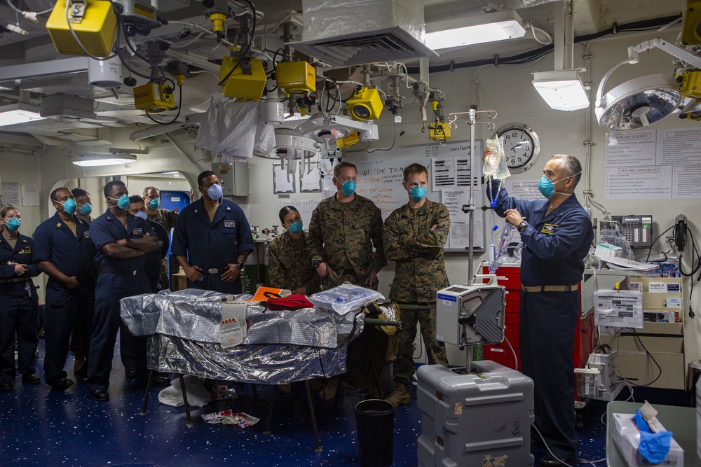 15th MEU, USS Makin Island hospital corpsmen integrate for medical training