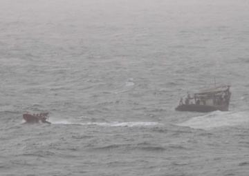 USNS Yukon Aids Distressed Mariners in Arabian Sea