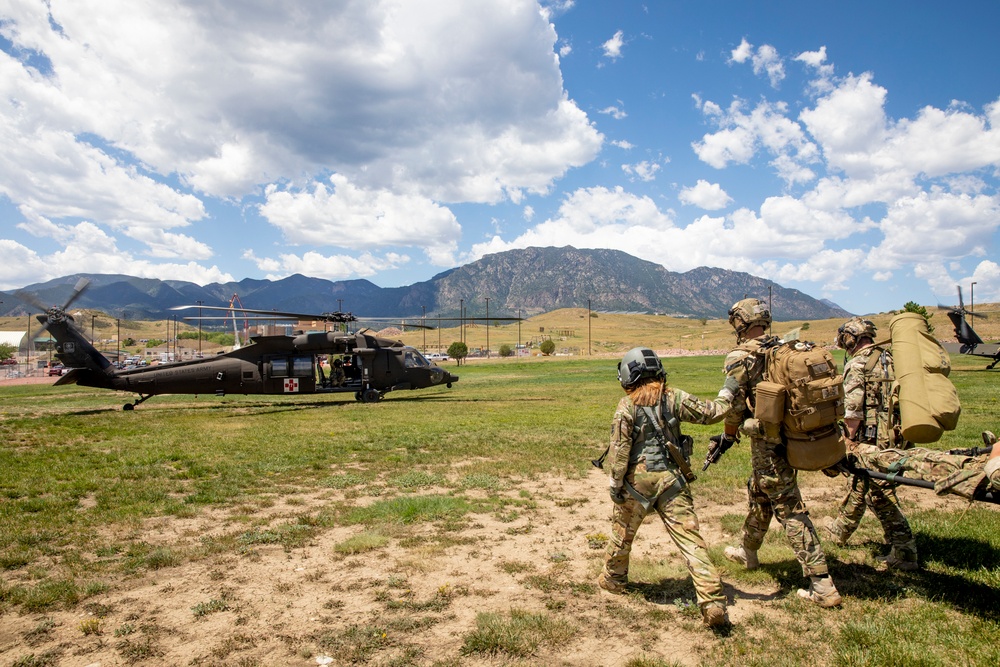 C-CO, 7-158 GSAB Conducts HH-60M Familiarization and MedEvac Training with 10th SFG