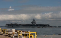 USS Dwight D. Eisenhower (CVN 69) Returns to Norfolk [Image 11 of 12]