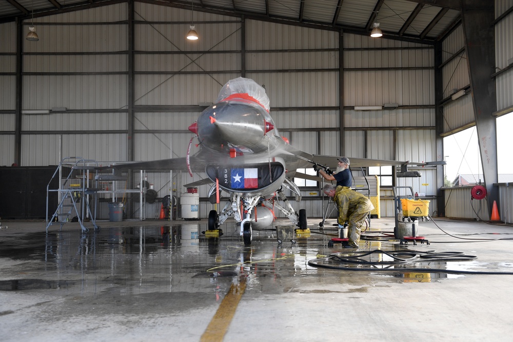 149th Fighter Wing's F-16 gets jet wash