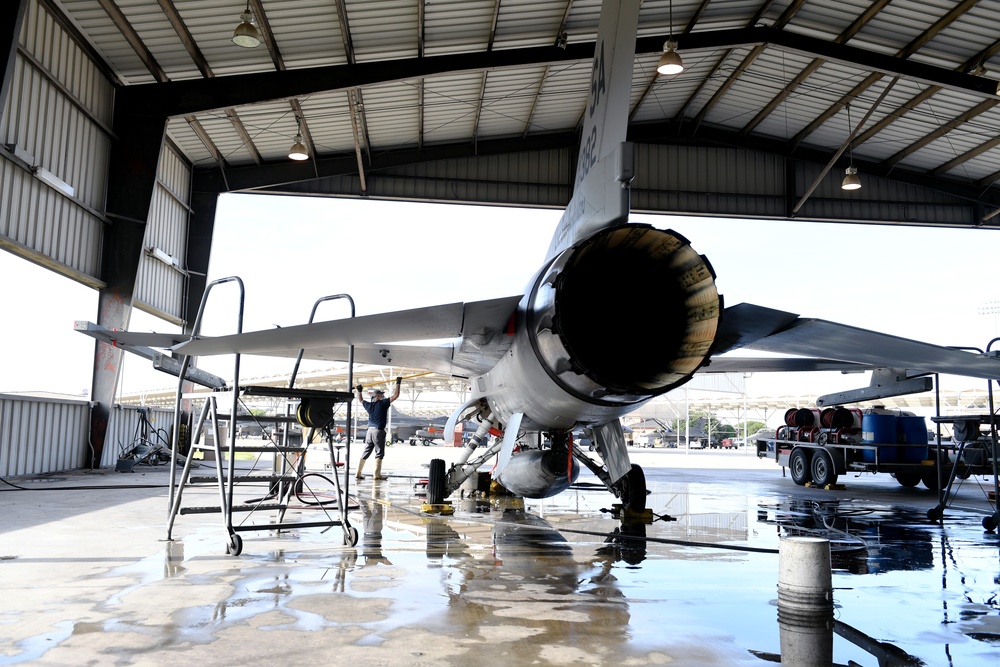 149th Fighter Wing's F-16 gets jet wash