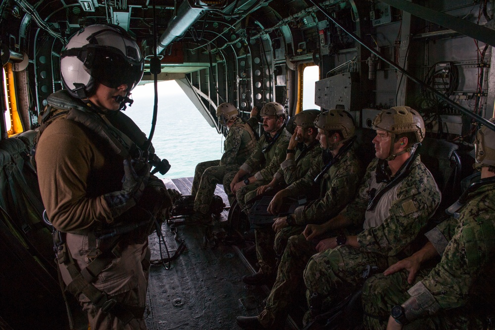 EOD Conducts Cast and Recovery Training in the Arabian Gulf