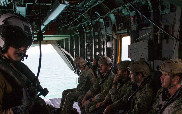 EOD Conducts Cast and Recovery Training in the Arabian Gulf