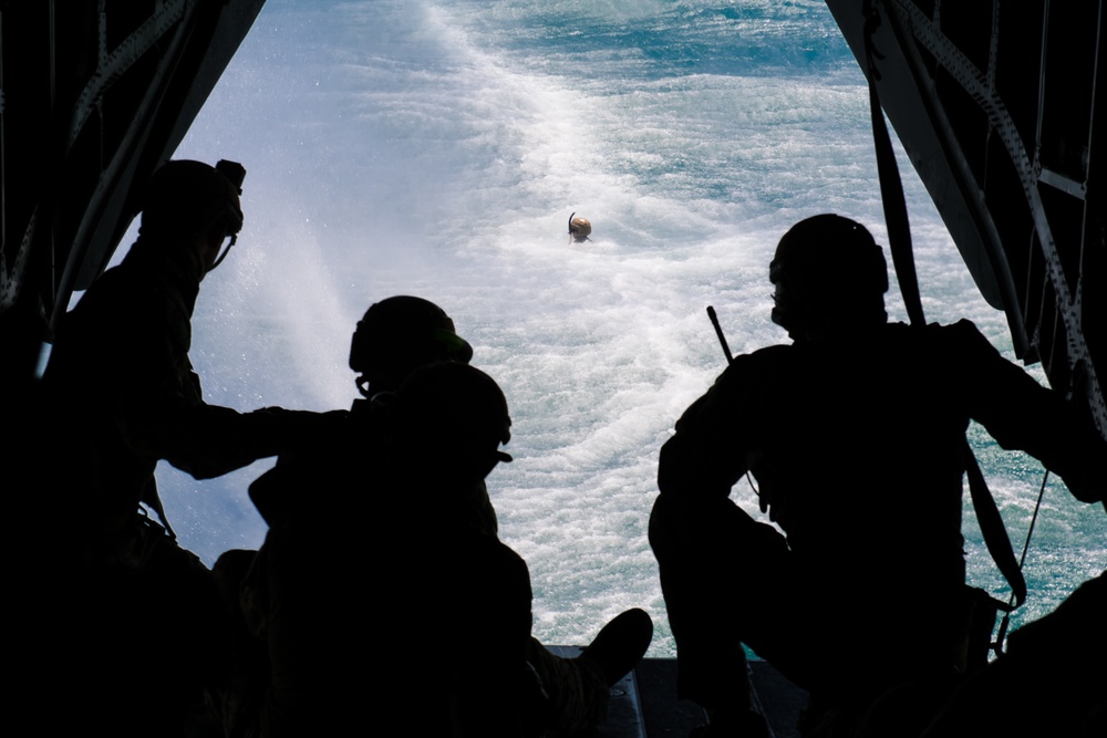 EOD Conducts Cast and Recovery Training in the Arabian Gulf