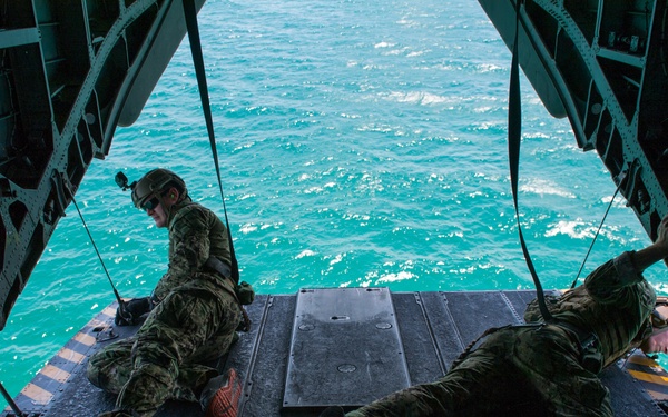 EOD Conducts Cast and Recovery Training in the Arabian Gulf