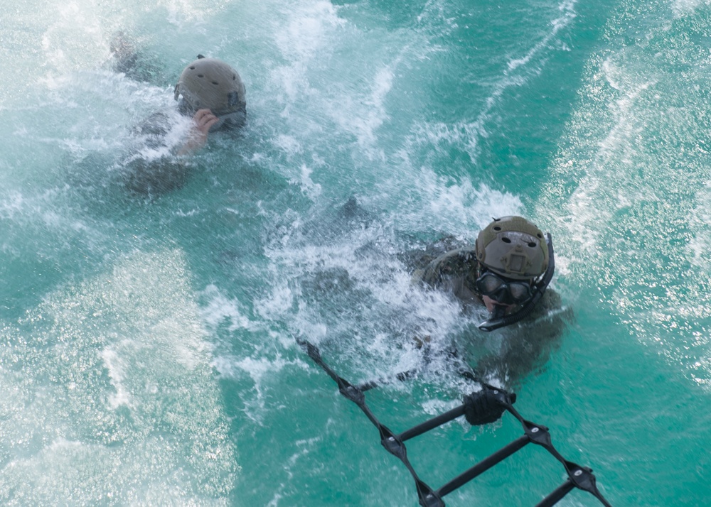 EOD Conducts Cast and Recovery Training in the Arabian Gulf