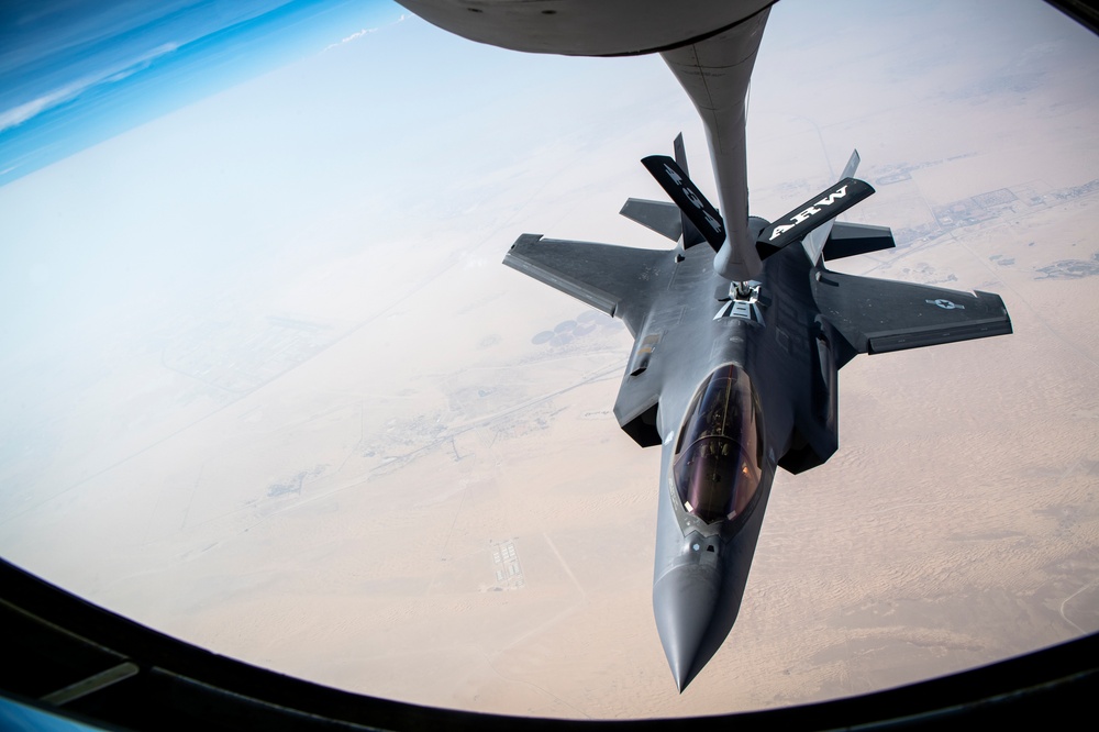 340th EARS refuels F-35s