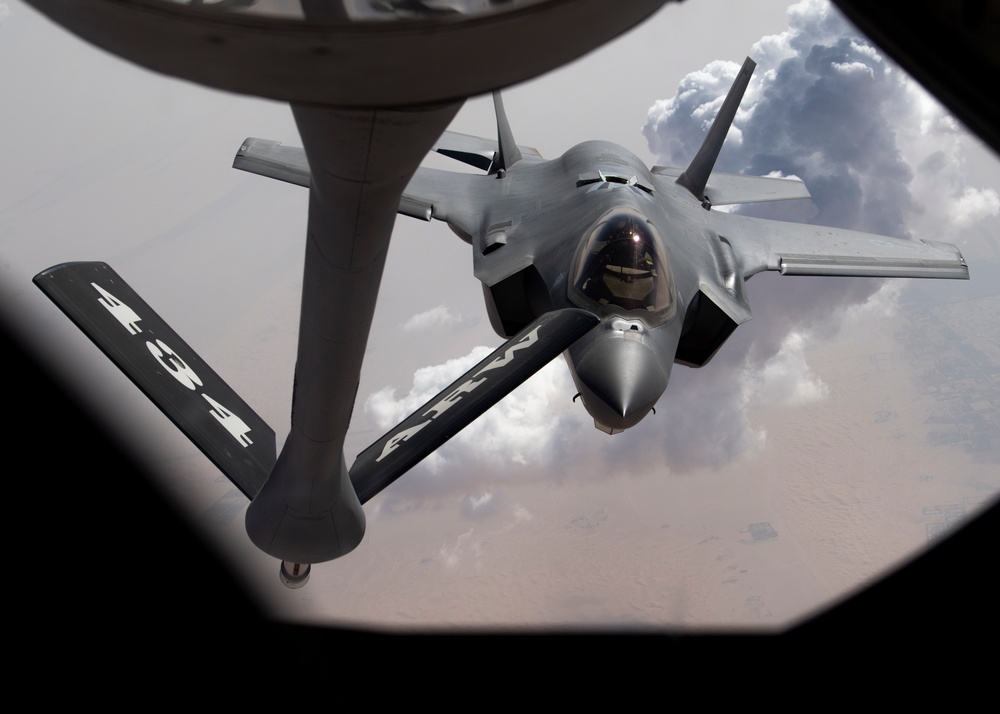 340th EARS refuels F-35s