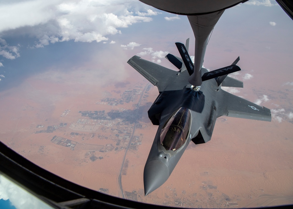 340th EARS refuels F-35s