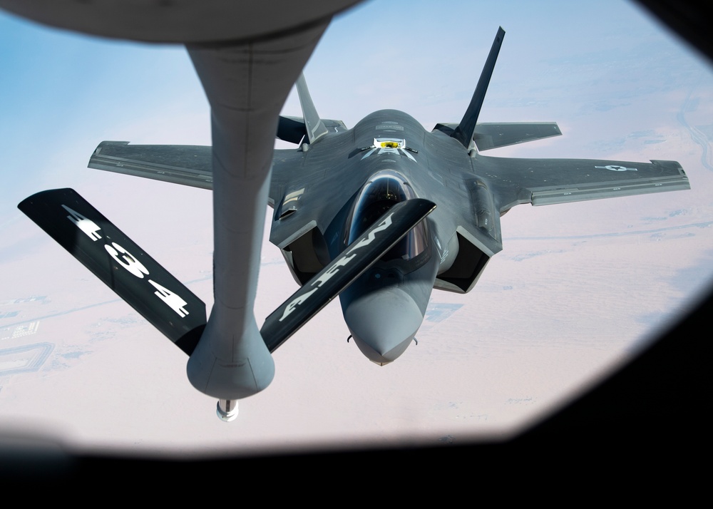 340th EARS refuels F-35s