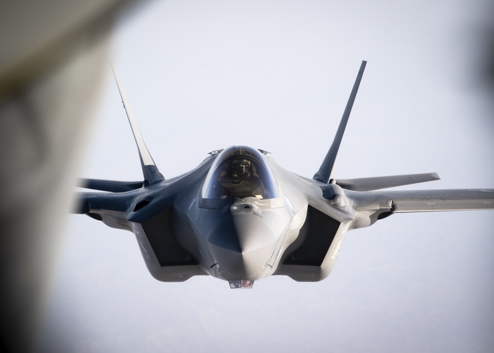 340th EARS refuels F-35s