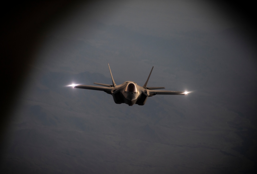 340th EARS refuels F-35s