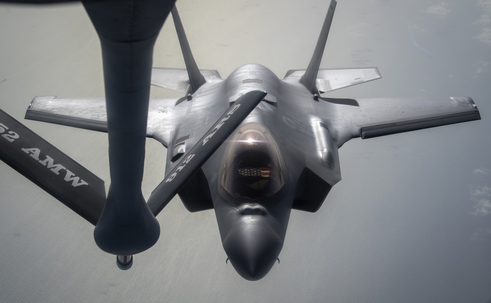 340th EARS refuels F-35s