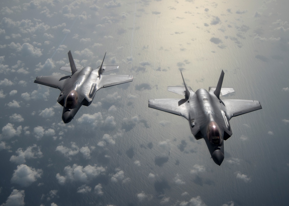 340th EARS refuels F-35s