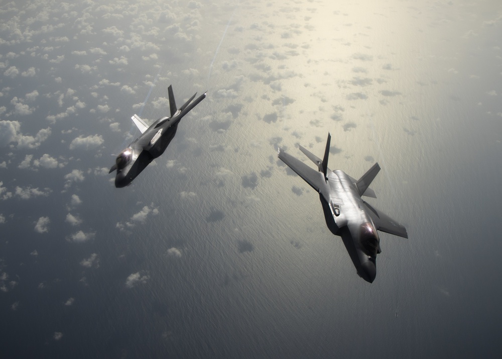 340th EARS refuels F-35s