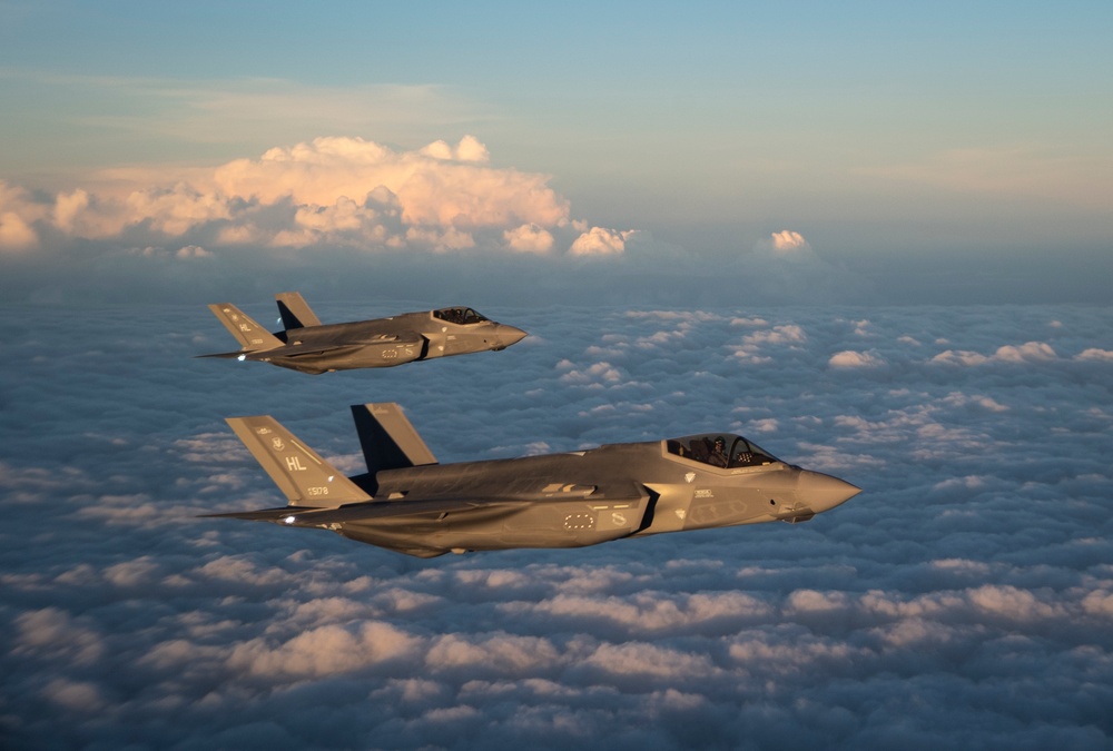 340th EARS refuels F-35s