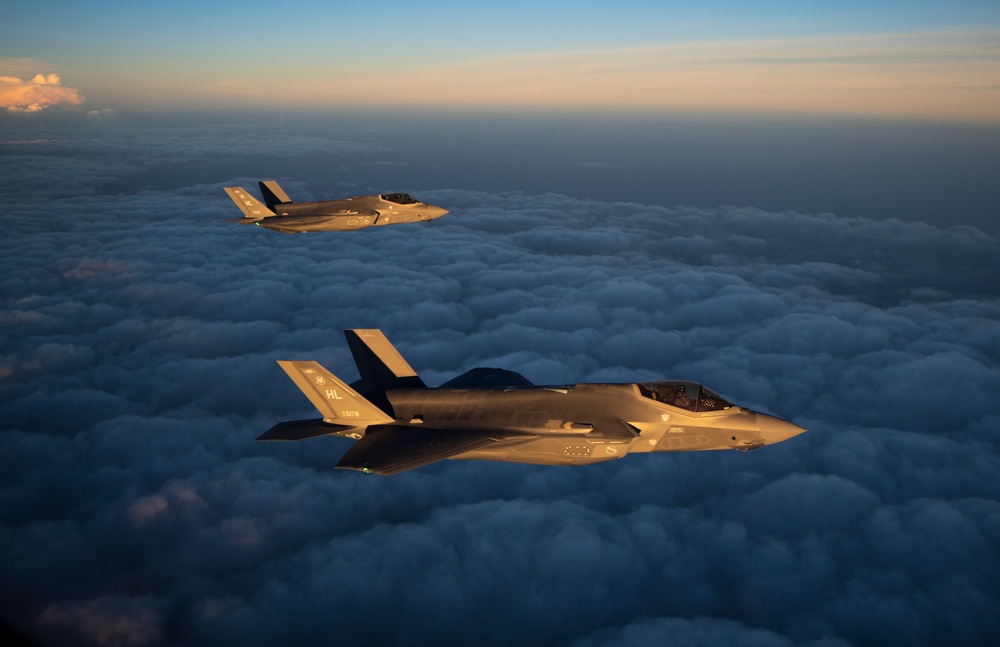 340th EARS refuels F-35s