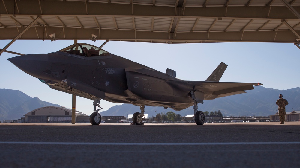 F-35 Demo Team conducts practice over Utah skies