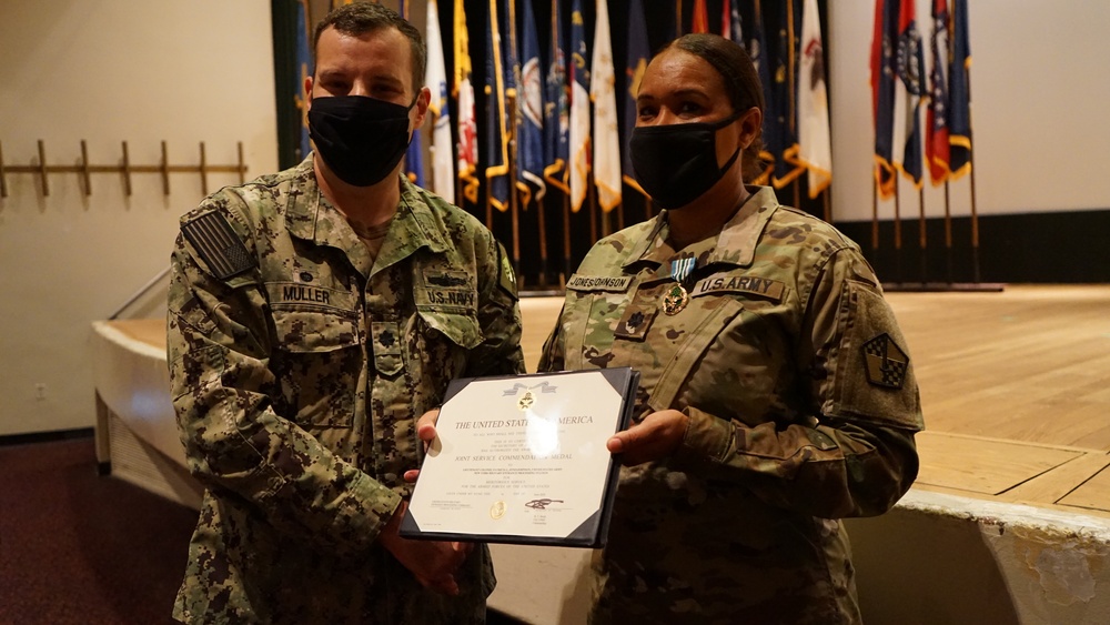 Fort Hamilton MEPS Commander Receives Commendation Award