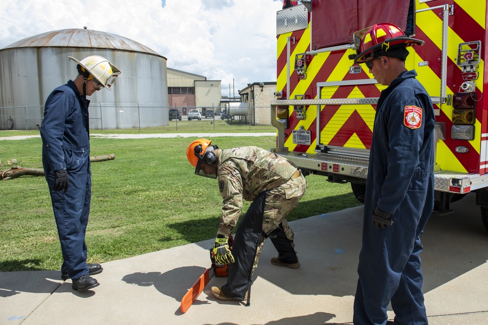 Hurricane Ready: firefighters provide chain saw training