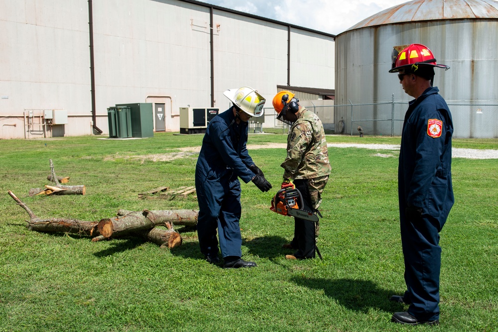 Hurricane Ready: firefighters provide chain saw training