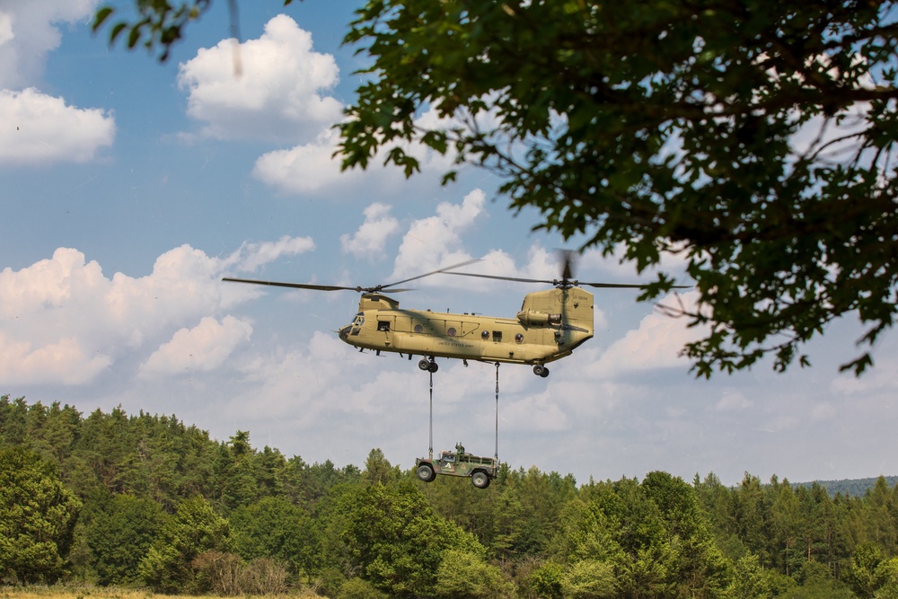 12th CAB and 173rd soldiers train sling loads and air assaults for Saber Junction 20.