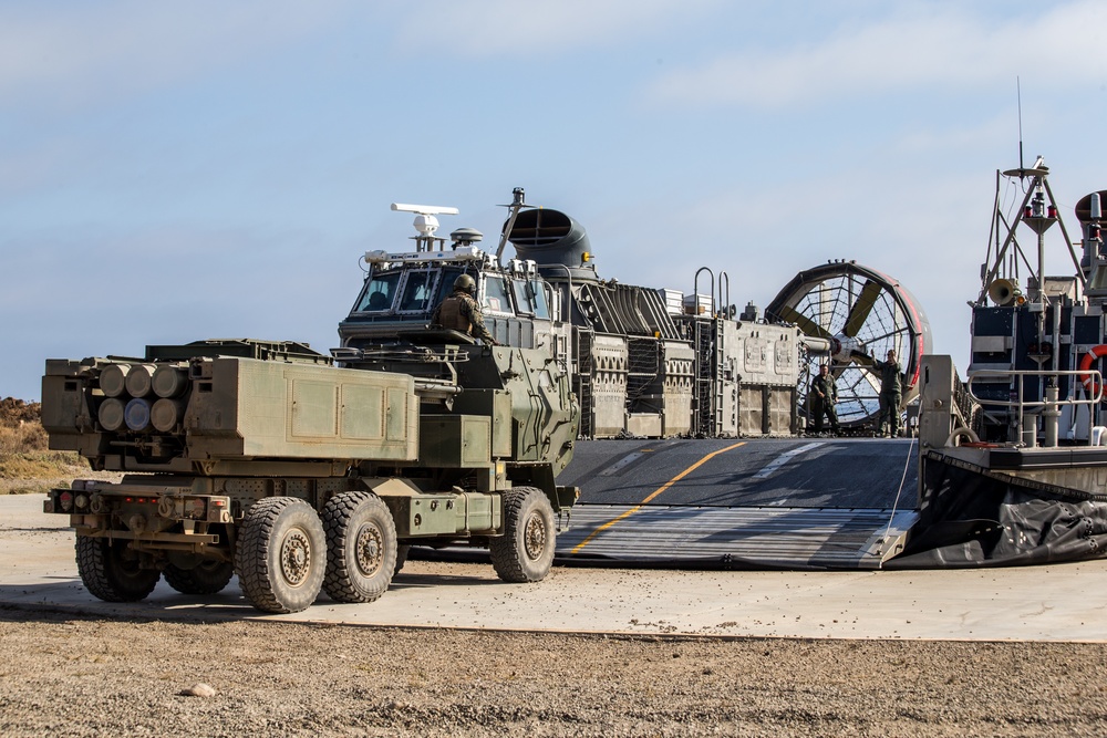 15th MEU Marines, Sailors load up, transport to USS Somerset