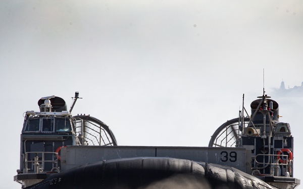 15th MEU Marines, Sailors load up, transport to USS Somerset