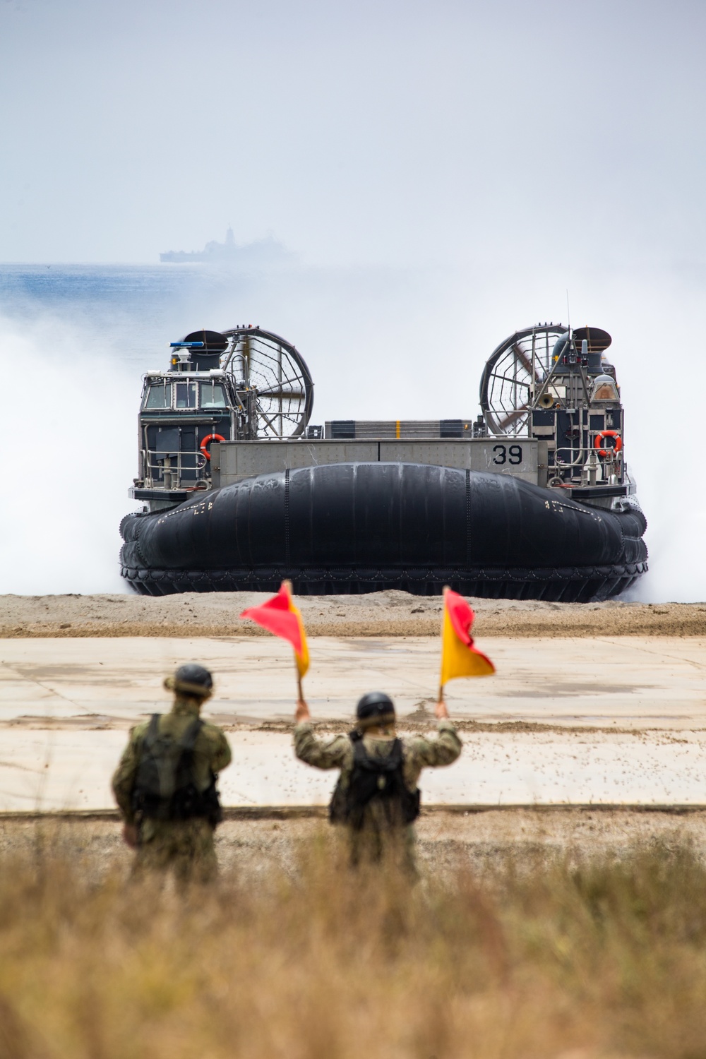 15th MEU Marines, Sailors load up, transport to USS Somerset