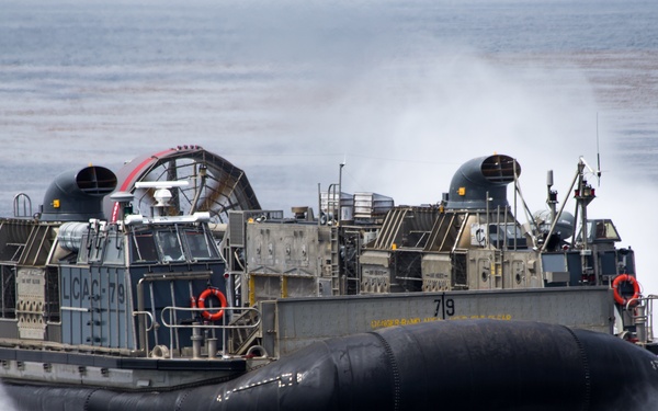 15th MEU Marines, Sailors load up, transport to USS Somerset