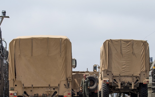 15th MEU Marines, Sailors load up, transport to USS Somerset