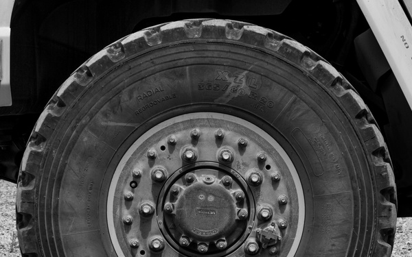 15th MEU Marines, Sailors load up, transport to USS Somerset