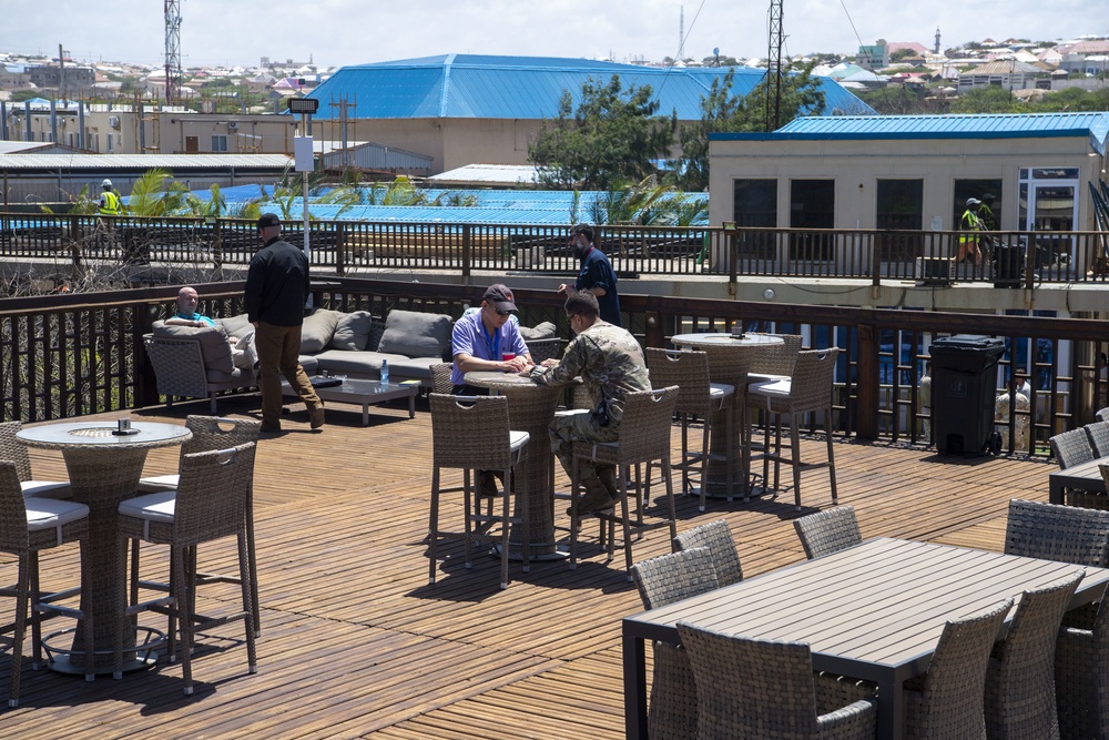 Major General Lapthe Flora visits Mogadishu