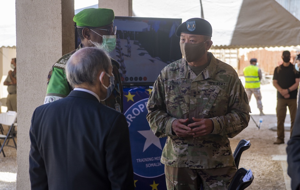 Major General Lapthe Flora visits Mogadishu