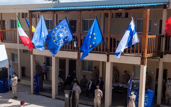 Major General Lapthe Flora visits Mogadishu