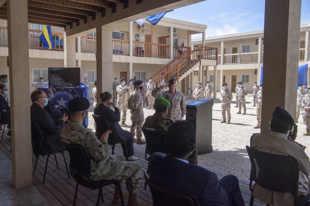 Major General Lapthe Flora visits Mogadishu